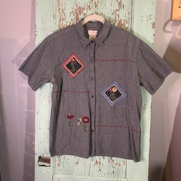 Women’s Bobbie Brooks grey button up shirt with embroidered flower patches - Picture 1 of 5